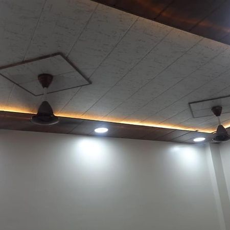 Golden Guest House Ujjain Esterno foto