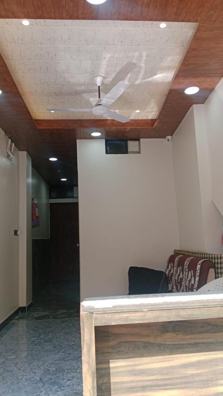 Golden Guest House Ujjain Esterno foto