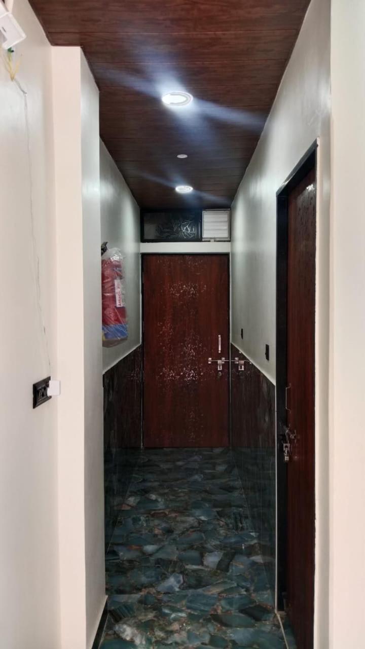 Golden Guest House Ujjain Esterno foto