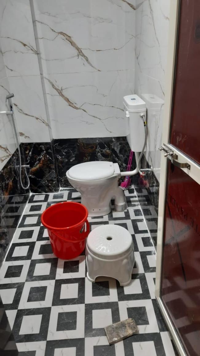 Golden Guest House Ujjain Esterno foto